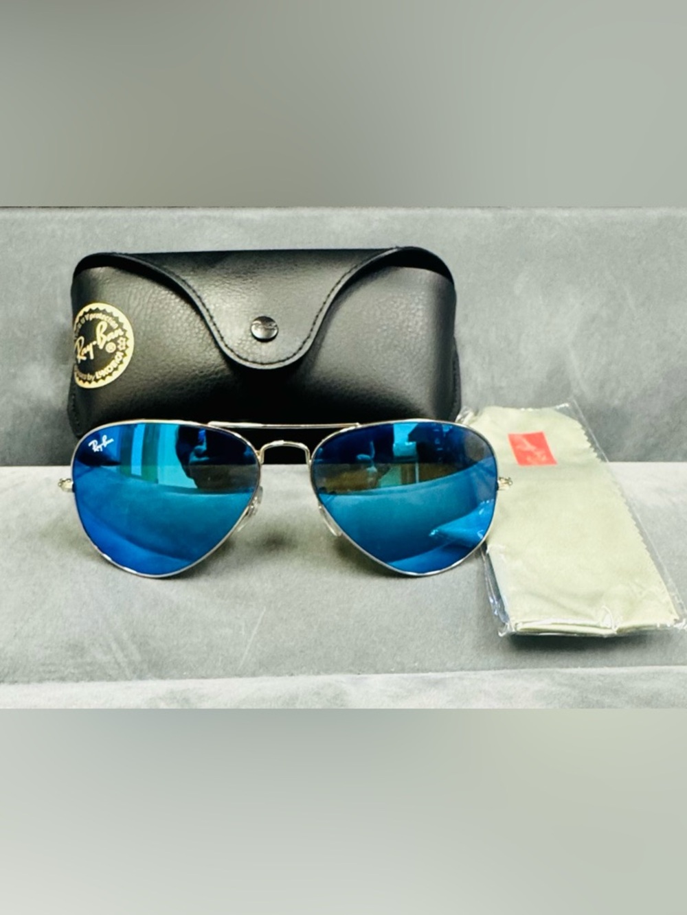 Ray-Ban Aviator Sunglasses with Blue Mirrored Lenses and Silver Frame